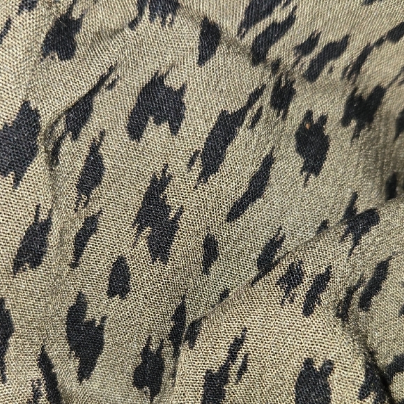 Roan And Ryan Medium Olive Print Short Sleeve Top - Picture 8 of 8